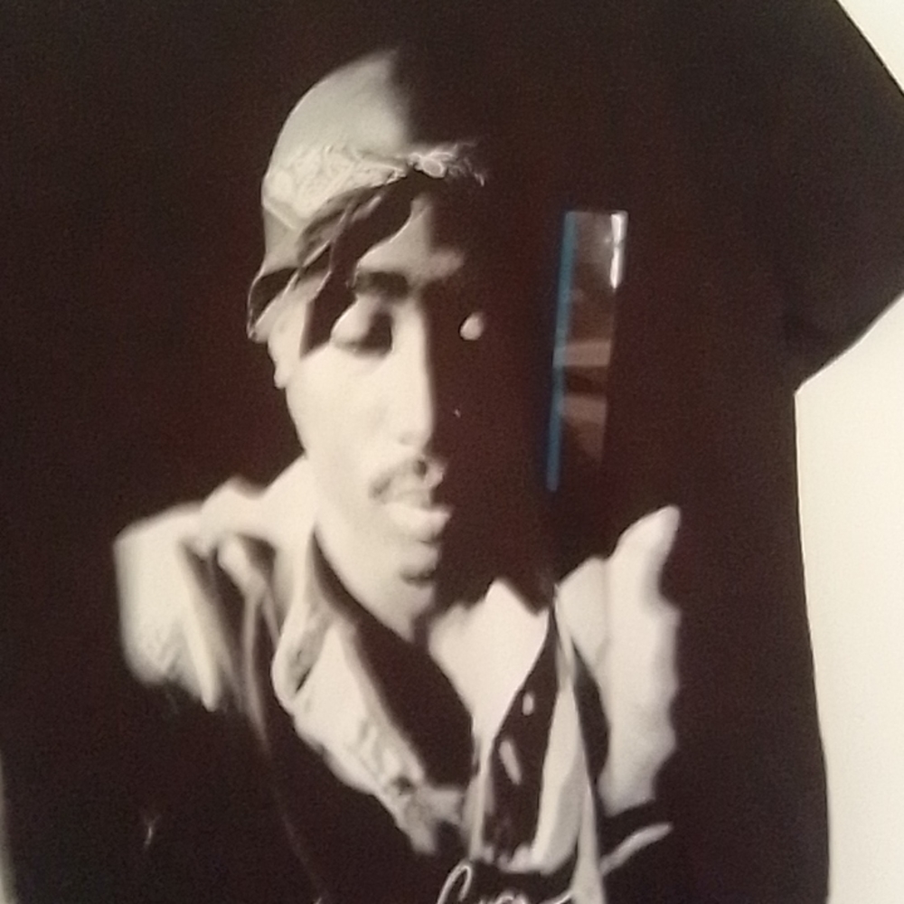 Black Tupac shirt